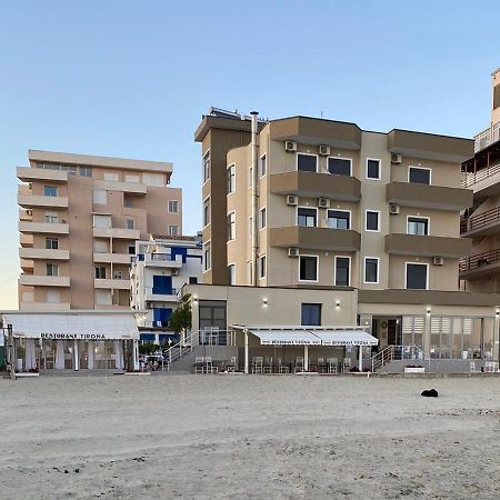 דורס Hotel Tirona מראה חיצוני תמונה