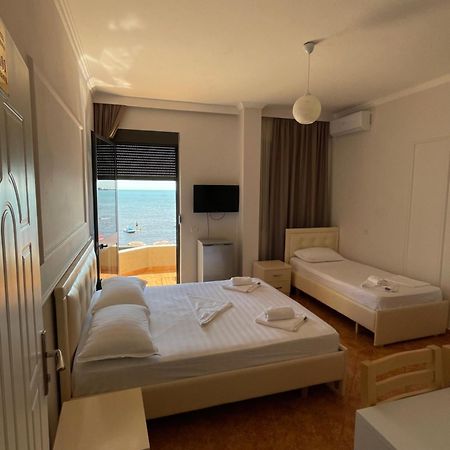 דורס Hotel Tirona מראה חיצוני תמונה