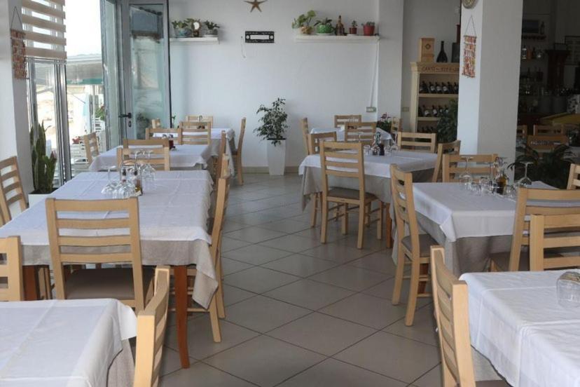 דורס Hotel Tirona מראה חיצוני תמונה