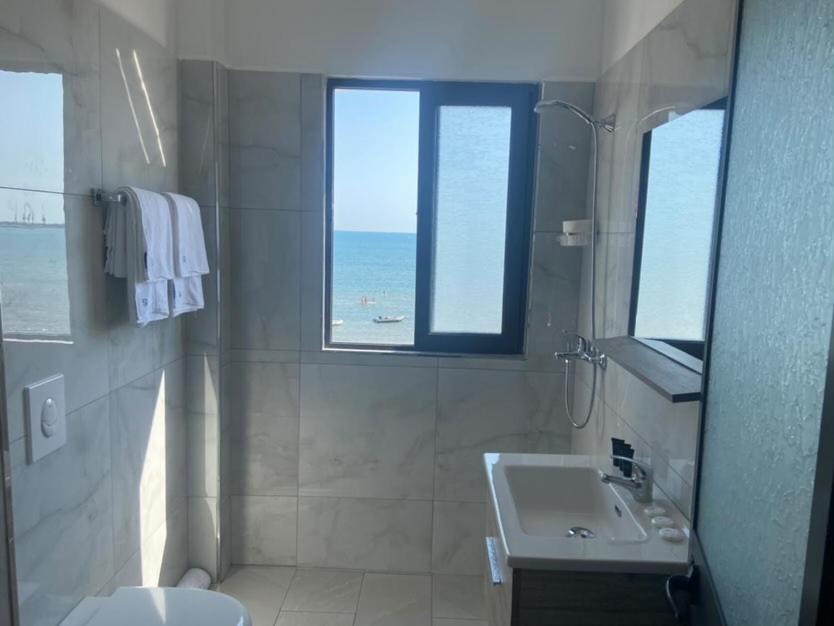דורס Hotel Tirona מראה חיצוני תמונה