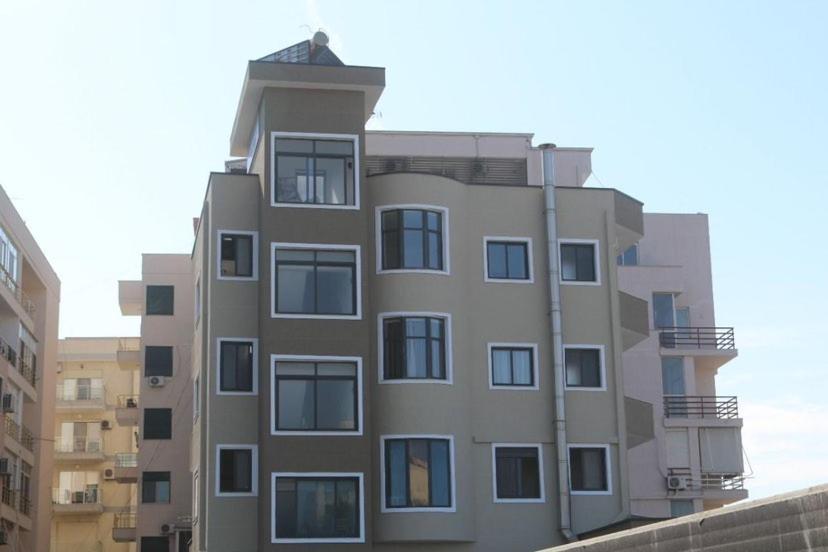 דורס Hotel Tirona מראה חיצוני תמונה