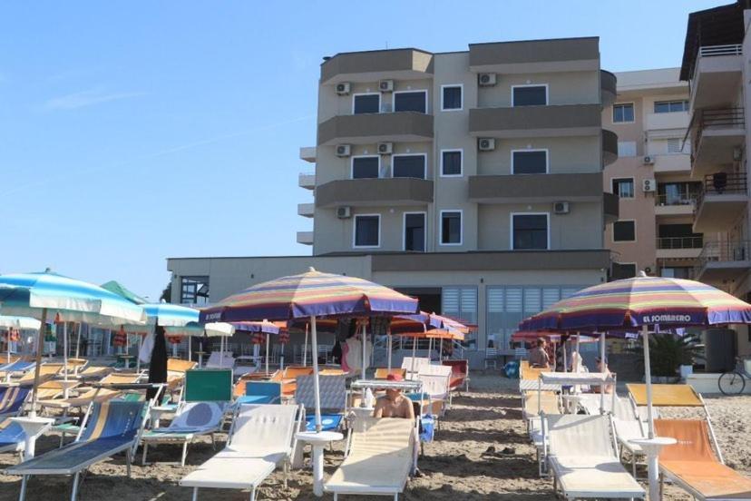 דורס Hotel Tirona מראה חיצוני תמונה