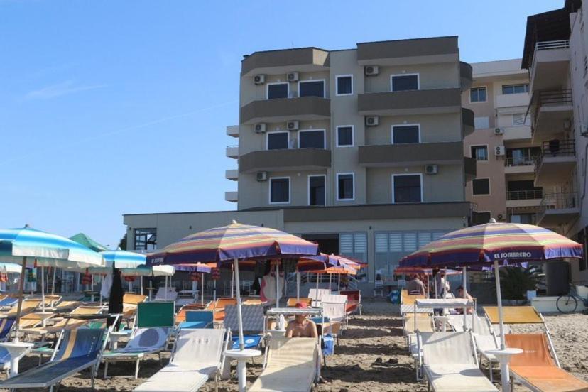 דורס Hotel Tirona מראה חיצוני תמונה