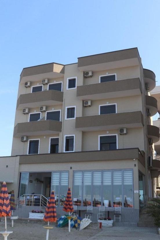 דורס Hotel Tirona מראה חיצוני תמונה