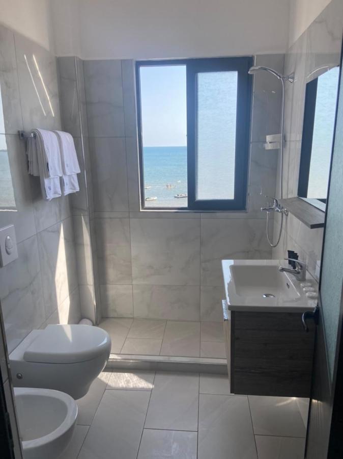 דורס Hotel Tirona מראה חיצוני תמונה
