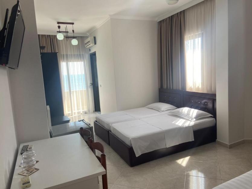 דורס Hotel Tirona מראה חיצוני תמונה