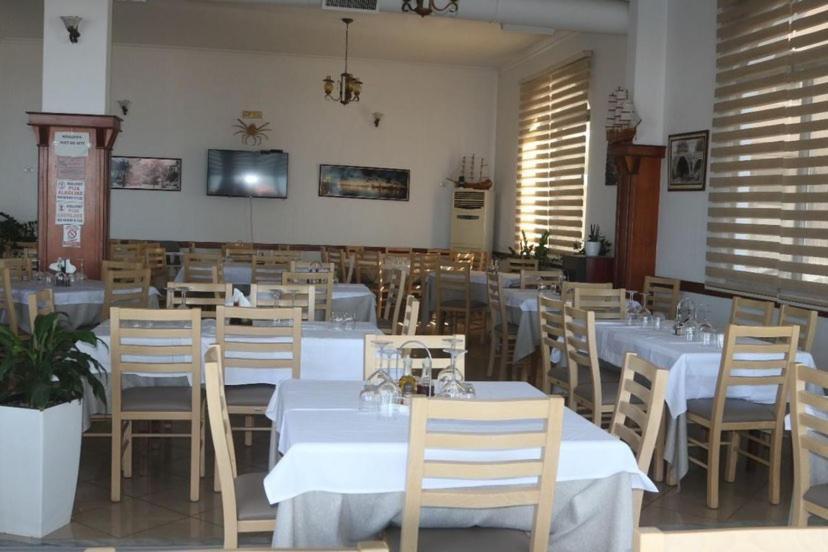 דורס Hotel Tirona מראה חיצוני תמונה