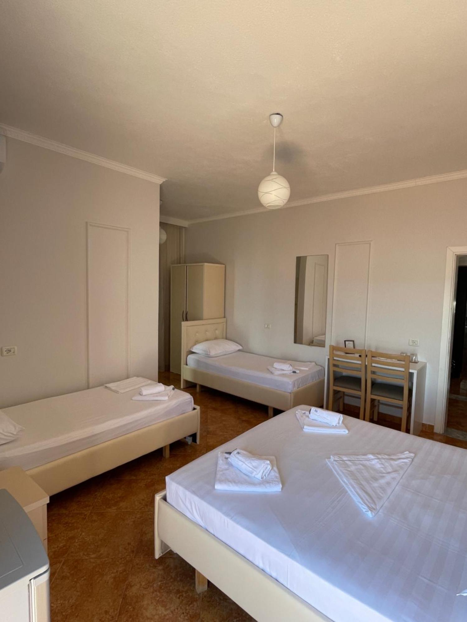 דורס Hotel Tirona מראה חיצוני תמונה