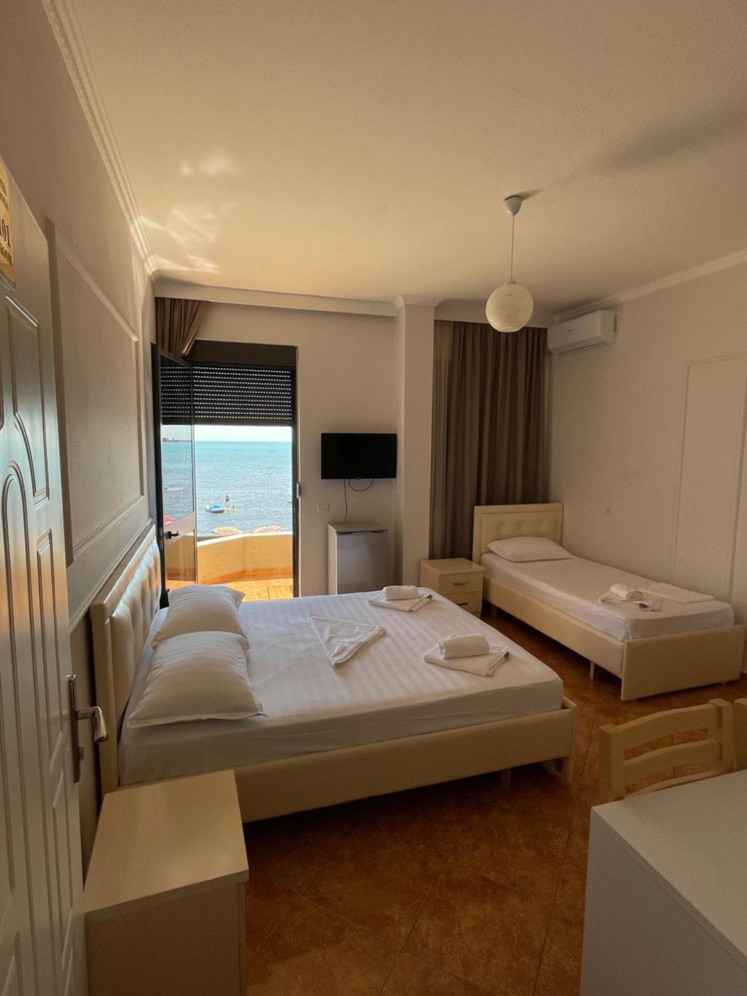 דורס Hotel Tirona מראה חיצוני תמונה